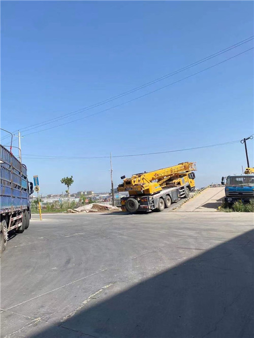 沙市区25吨吊车的租赁价格大概是多少？