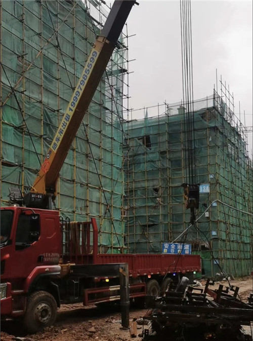 沙市区“慢工细活”—— 吊车的 “微动控制” 技术