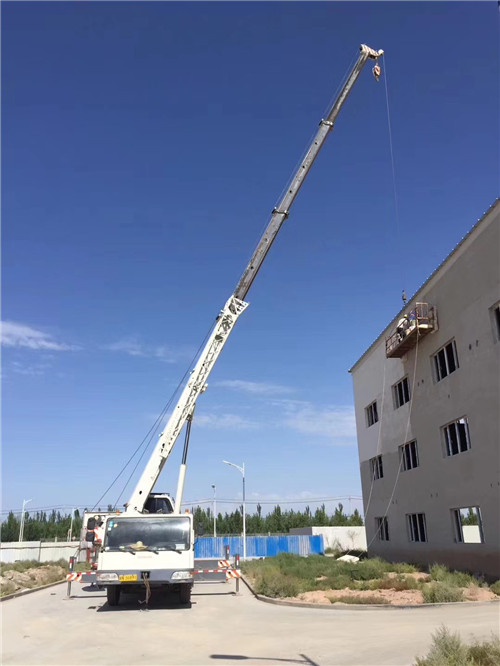 沙市区“轻装强干”—— 吊车的 “轻量化臂架” 技术